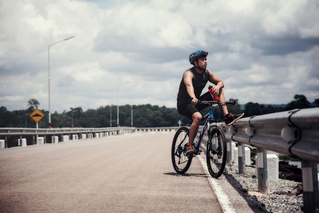 Foto gratuita ciclista la bicicleta