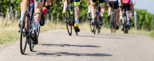 Foto gratuita ciclistas en una carrera de bicicletas