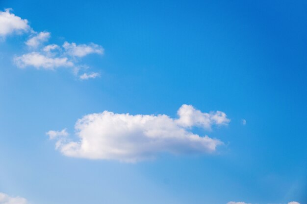 Cielo azul bonito