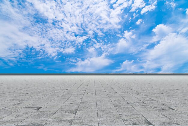 cielo azul y nubes