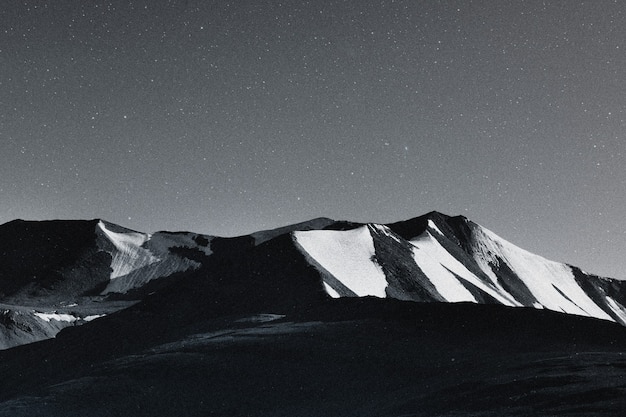 Cielo estrellado montaña fondo naturaleza paisaje remezclado media