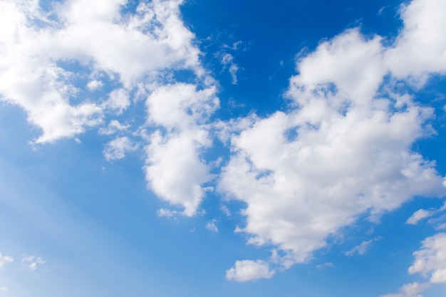 Cielo fantástico con nubes