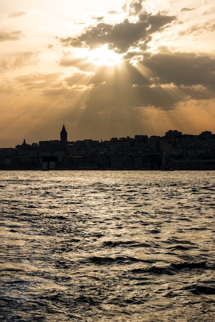 Cielo nublado en estambul turquia