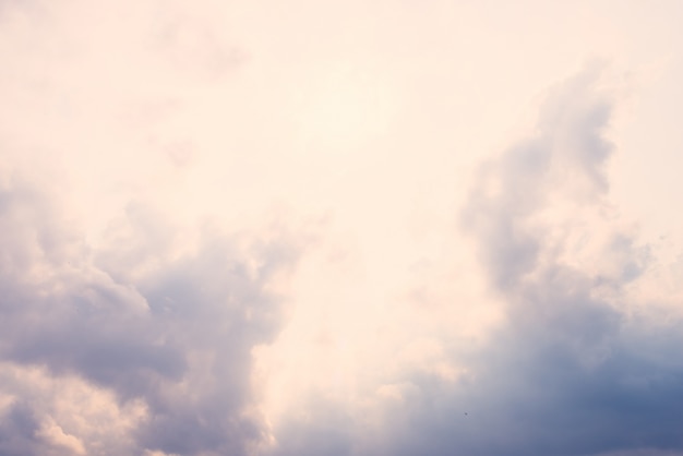 Cielo en tonos azules y rosas