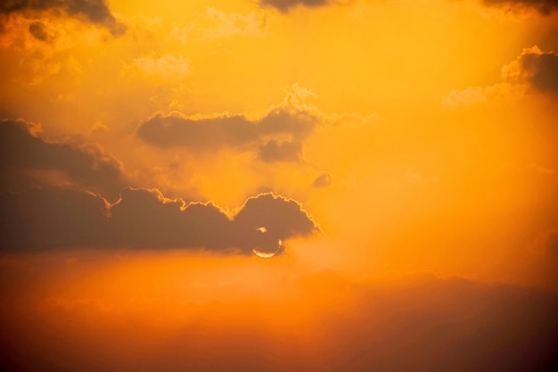 Cielo en tonos naranjas