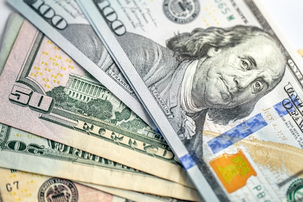 Cien dólares americanos closeup papel moneda en efectivo