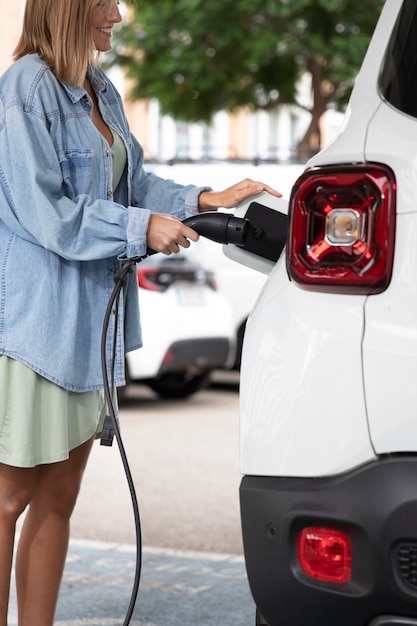 Foto gratuita cierre de carga de coches eléctricos