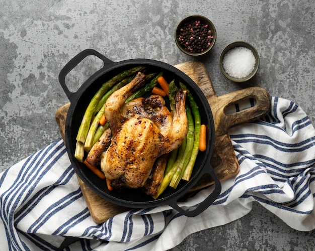 Cierre de comida alta en proteínas de pollo al horno