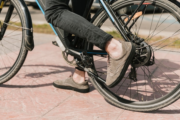 Cierre la parte inferior op de la bicicleta eléctrica