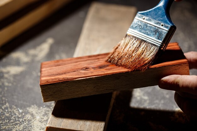 Ciérrese encima de la foto de la madera de la pintura en color marrón.