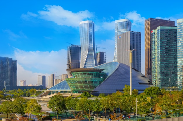 Ciudad al aire libre paisaje urbano futurista transporte