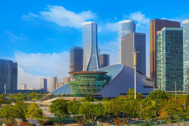 Ciudad al aire libre paisaje urbano futurista transporte