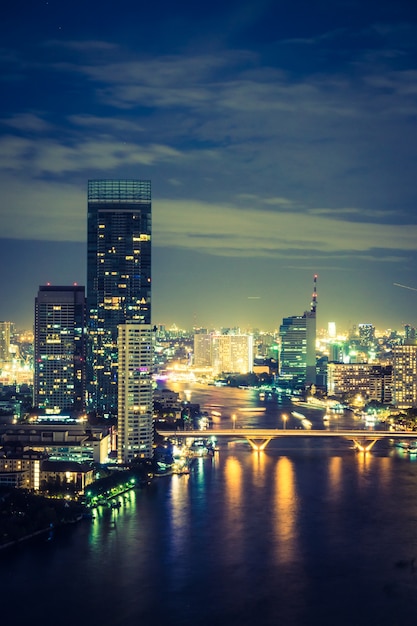 Ciudad de Bangkok en la noche