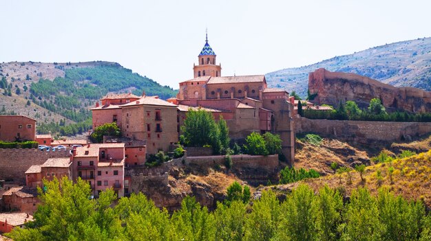 ciudad española en verano. Albarracin