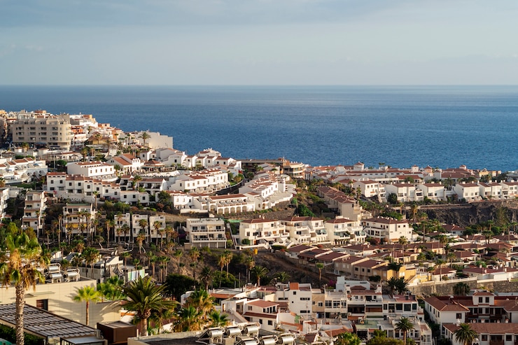 Foto gratuito ciudad litoral con vista al mar
