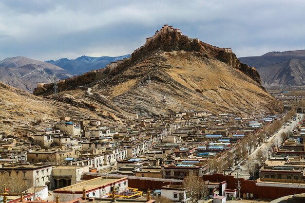 Ciudad en las montañas