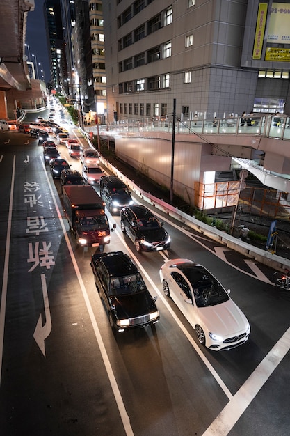 Foto gratuita ciudad de noche con arquitectura y luces vibrantes