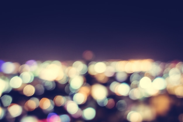 Ciudad por la noche con efecto bokeh