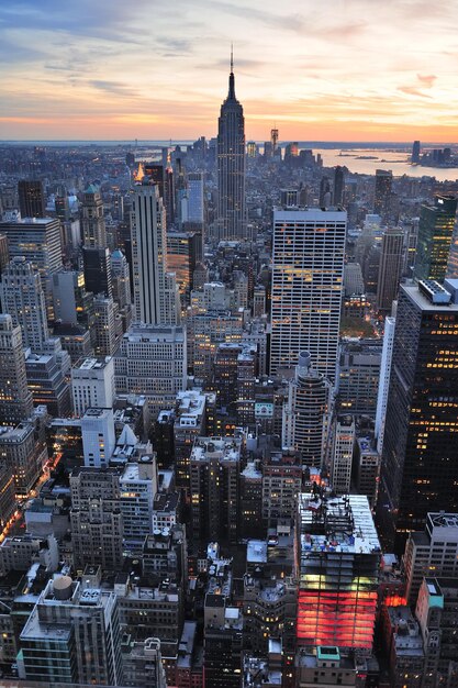 CIUDAD DE NUEVA YORK, NY - 19 DE NOVIEMBRE: Primer plano del Empire State Building el 19 de noviembre de 2011 en la ciudad de Nueva York. El Empire State Building es un hito de 102 pisos y fue el edificio más alto del mundo durante más de 40 años.