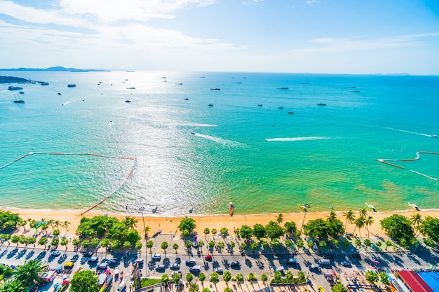 la ciudad de Pattaya y la bahía