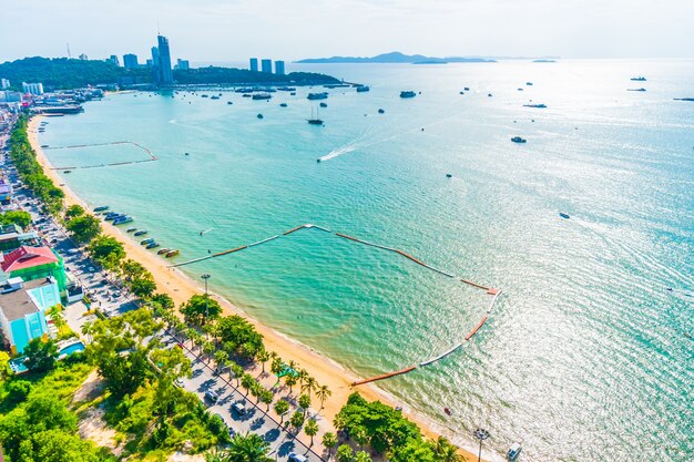 la ciudad de Pattaya y la bahía