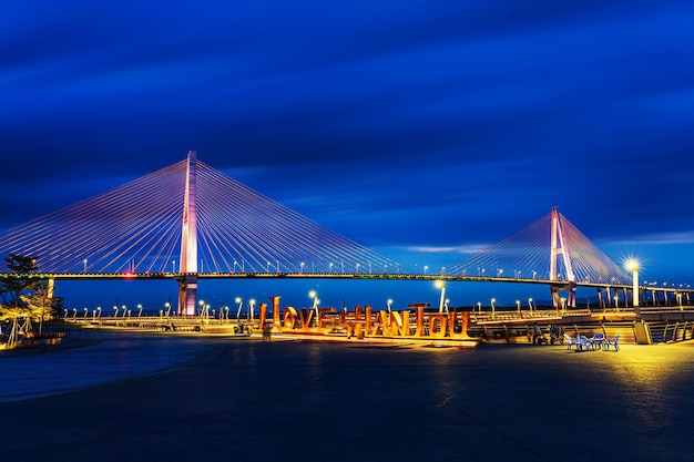 Foto gratuita ciudad de shantou provincia de guangdong china traducción al chino en el puentepuente shantou queshi