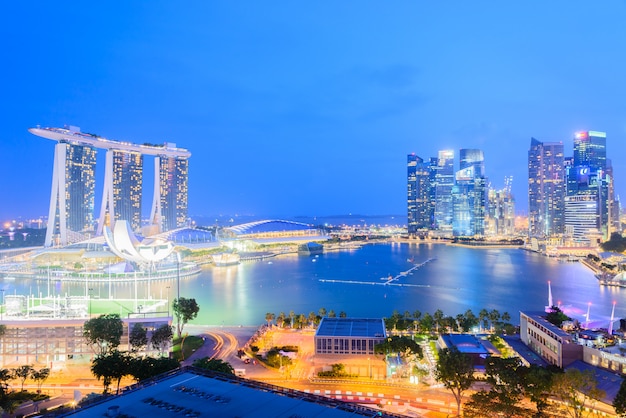 Ciudad de singapur en la noche