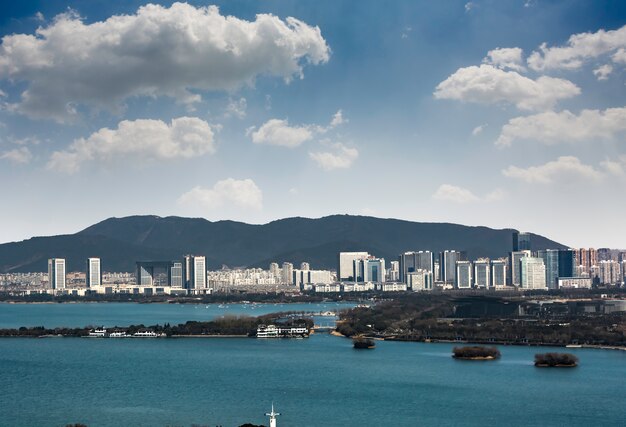 Ciudad vista desde lejos