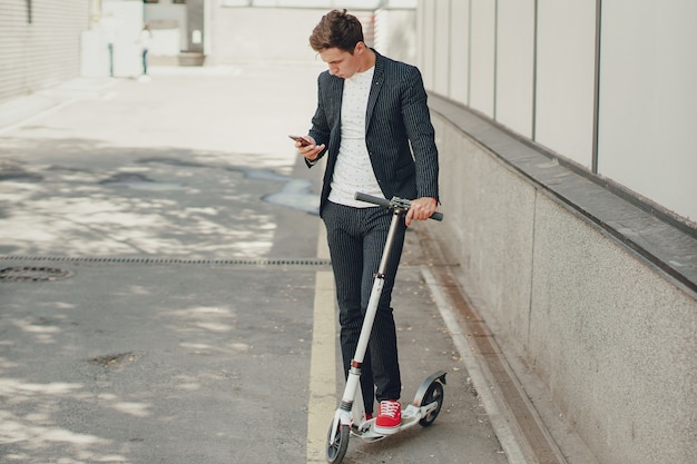 Ciudad, zapatillas, gente, futuro, hombre