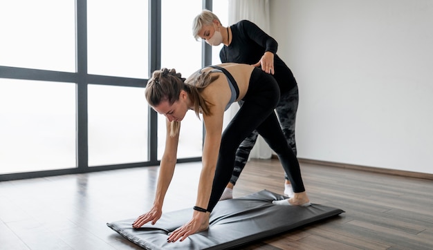 Cliente y entrenador personal femenino