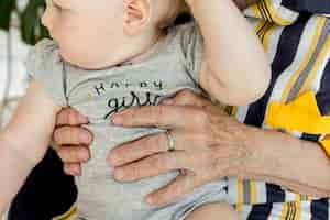 Foto gratuita close-up abuela con nieto