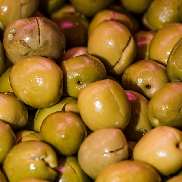 Close-up de aceitunas verdes frescas