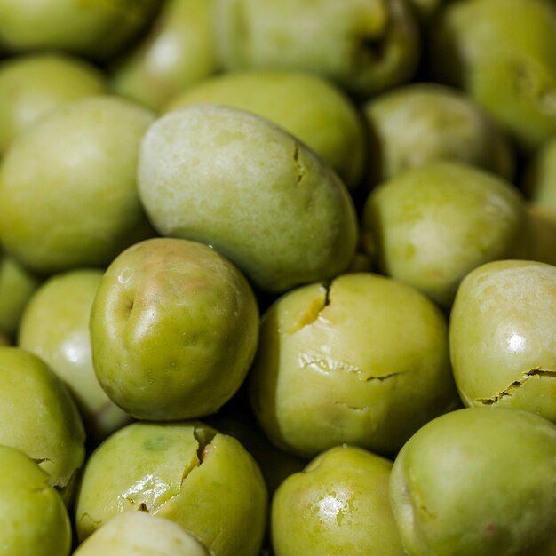 Close-up de aceitunas verdes frescas