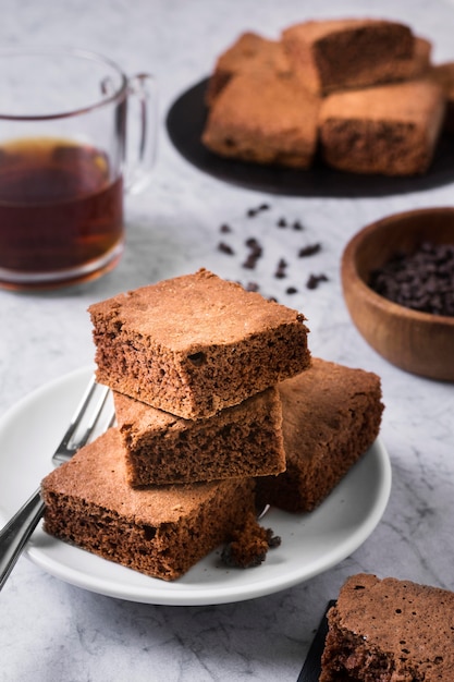 Close-up deliciosos brownies listos para ser servidos