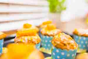 Foto gratuita close-up deliciosos cupcakes