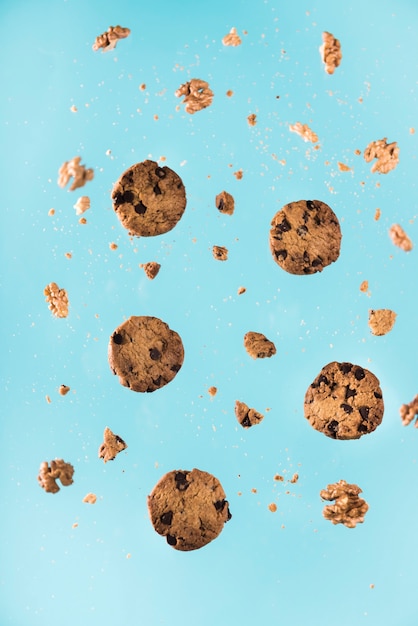 Close-up galletas de chocolate con nueces