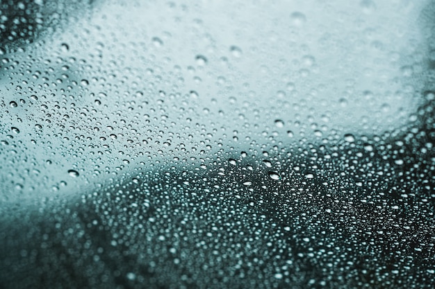 Close-up de gotas de lluvia en una ventana