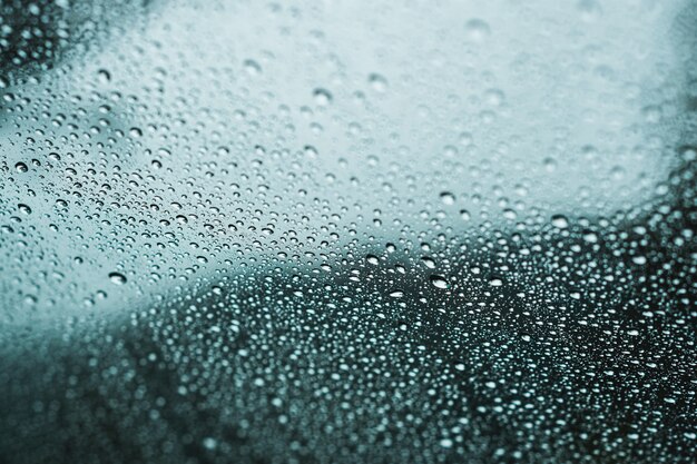 Close-up de gotas de lluvia en una ventana
