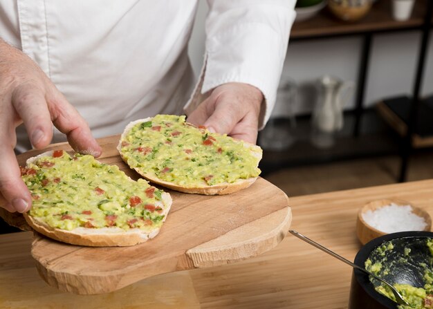 Close-up guacamole sobre pan