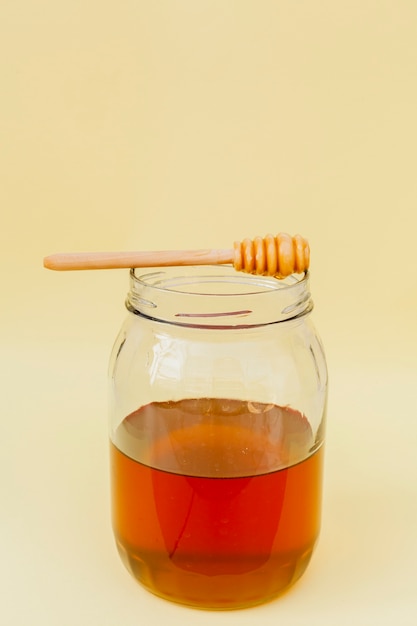 Close-up jarra con miel casera