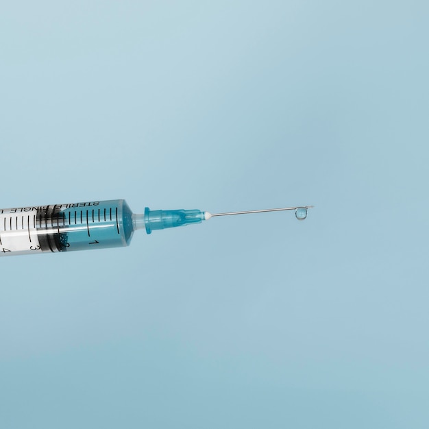 Close-up de jeringa con vacuna