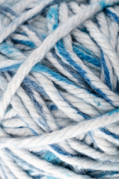 Close-up de lana blanca y azul
