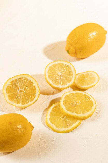 Close-up rodajas frescas de limón