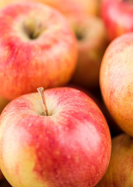 Close-up sabrosas manzanas orgánicas
