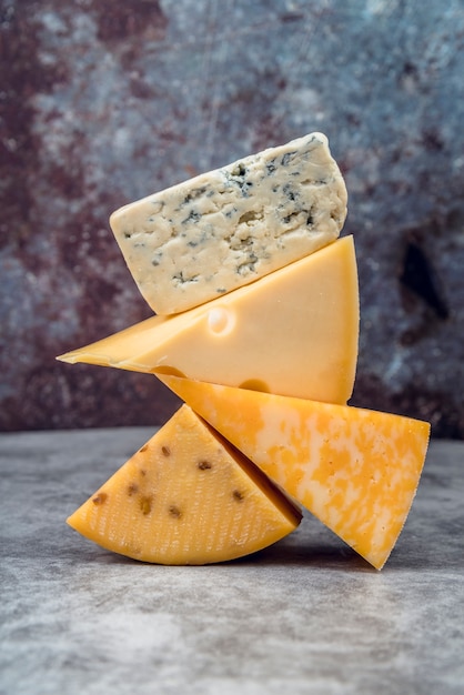 Close-up sabroso montón de selección de queso