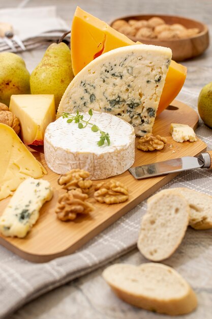 Close-up sabroso queso sobre una mesa