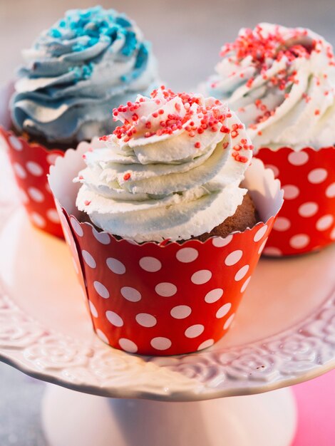 Close-up sabrosos cupcakes dulces