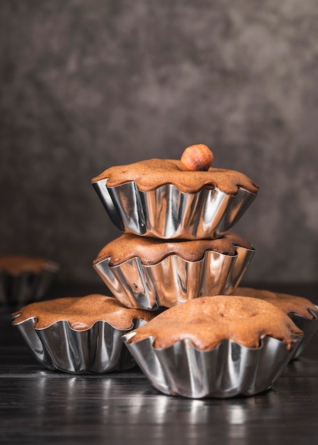 Close-up sabrosos muffins listos para ser servidos