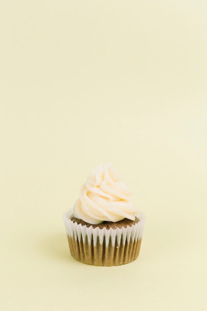 Foto gratuita close-up yummy cupcake