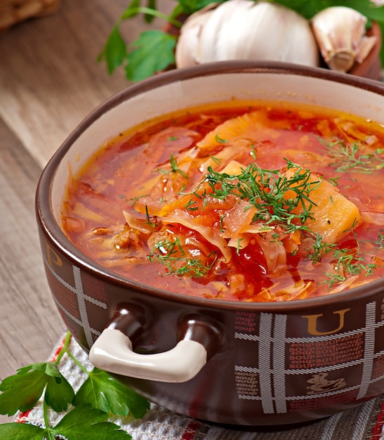 Foto gratuita closeup de borsch de sopa roja nacional ucraniana y rusa